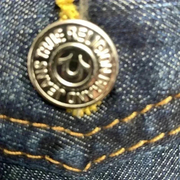 True Religion Low Rise, Bootcut, Dark  Wash Jeans Size 26 - Picture 4 of 9